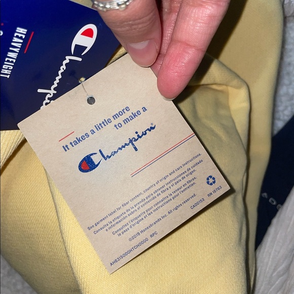 NWT Champion Pastel Yellow Reverse Weave Cropped Cut Off Crew Sweater Size M - Picture 7 of 10